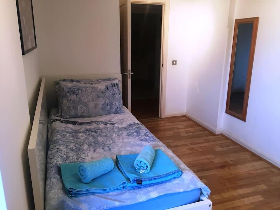 1 Bedroom Flat Near Excel, O2, Canary Wharf - Apartment