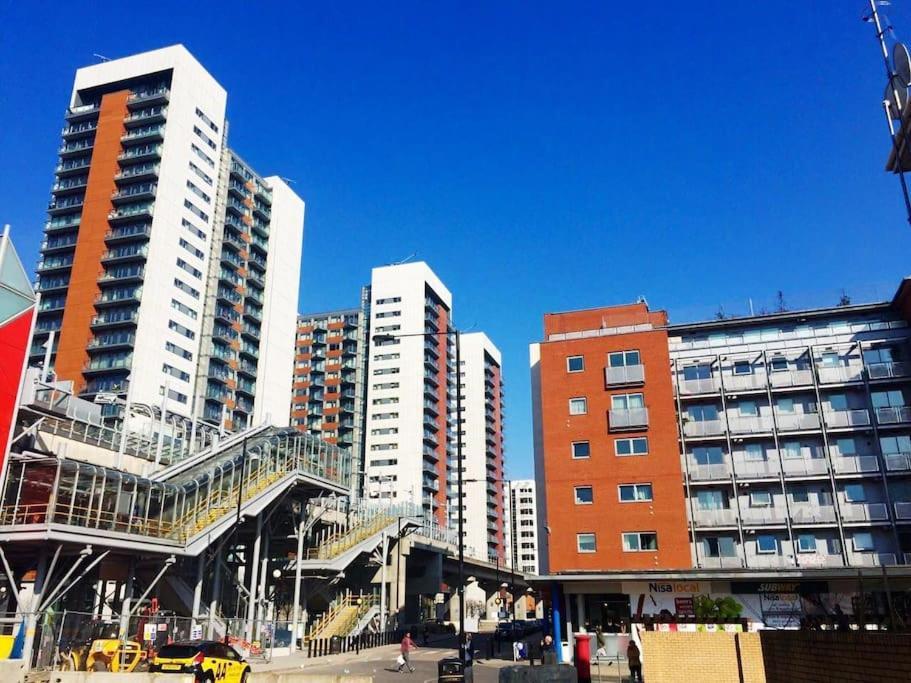 1 Bedroom Flat Near Excel, O2, Canary Wharf - Apartment London