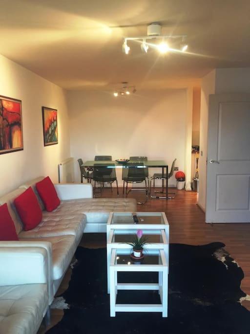 1 Bedroom Flat Near Excel, O2, Canary Wharf - Apartment *