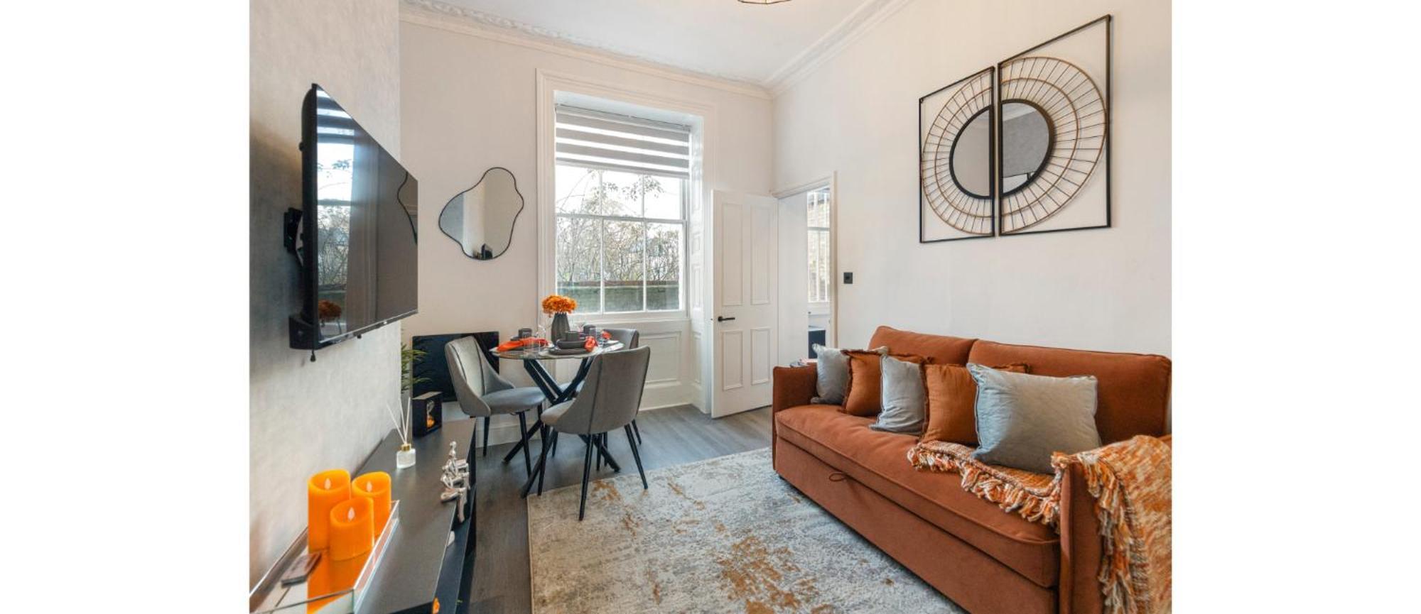 Simplicity Meets Warmth: 1-bed Delight *