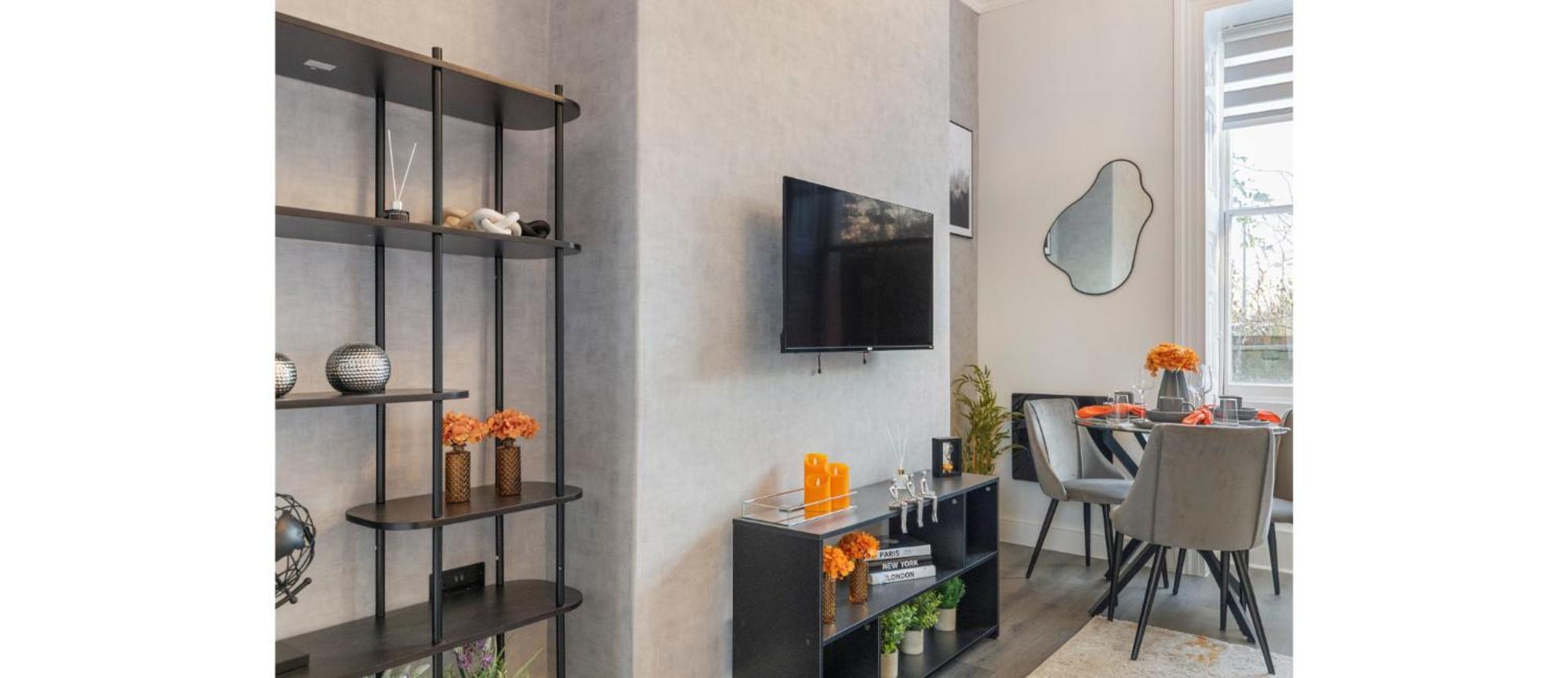Simplicity Meets Warmth: 1-bed Delight