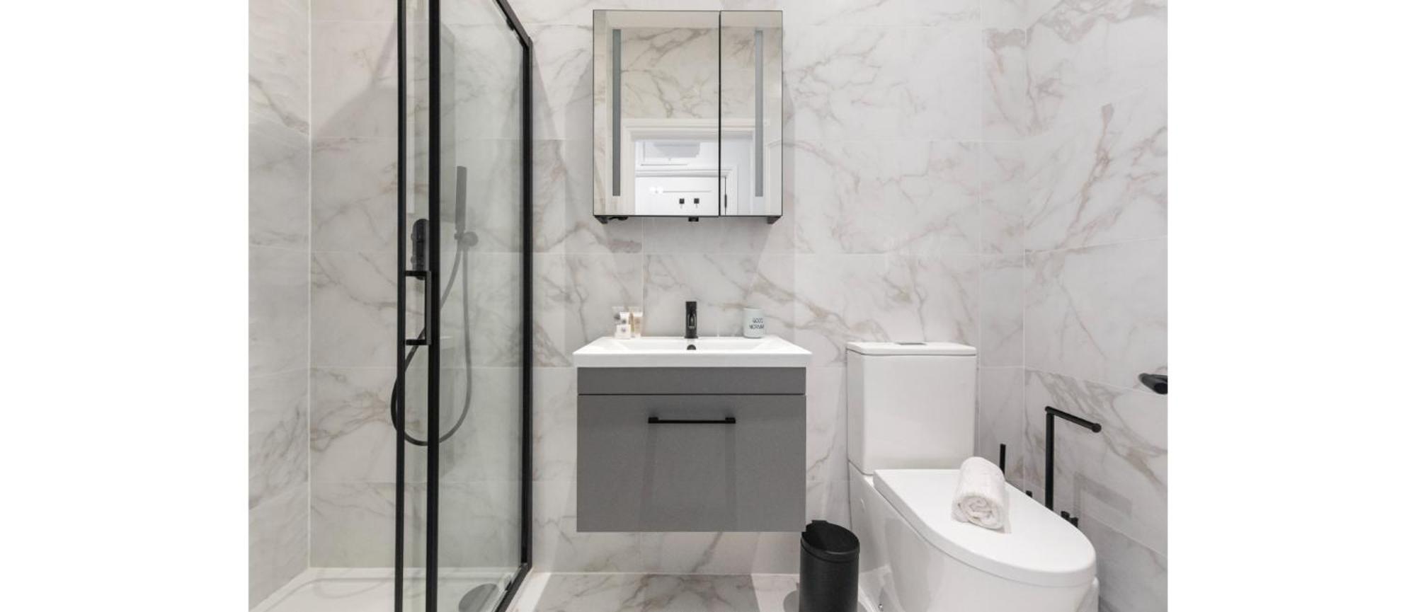 Simplicity Meets Warmth: 1-bed Delight Londen