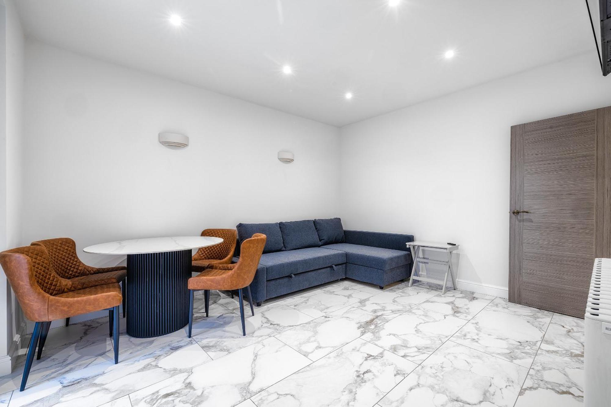 Appartement Luxurious 2 Bedroom Flat With Parking And Garden, 5 Mins Walk To Train Station And Bus Stop Opposite Londres