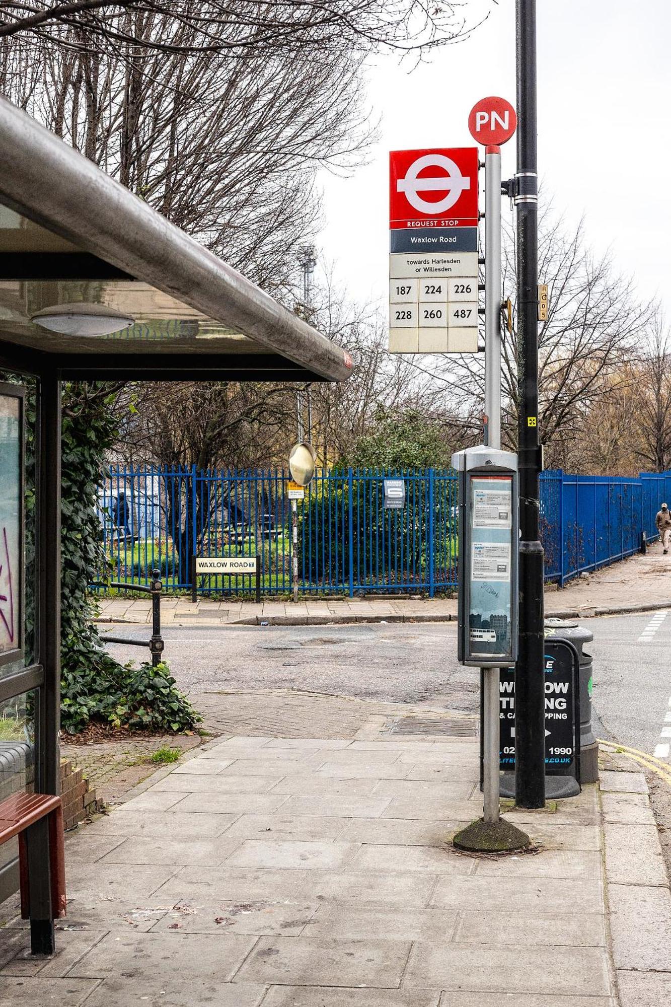 Luxurious 2 Bedroom Flat With Parking And Garden, 5 Mins Walk To Train Station And Bus Stop Opposite Appartement *