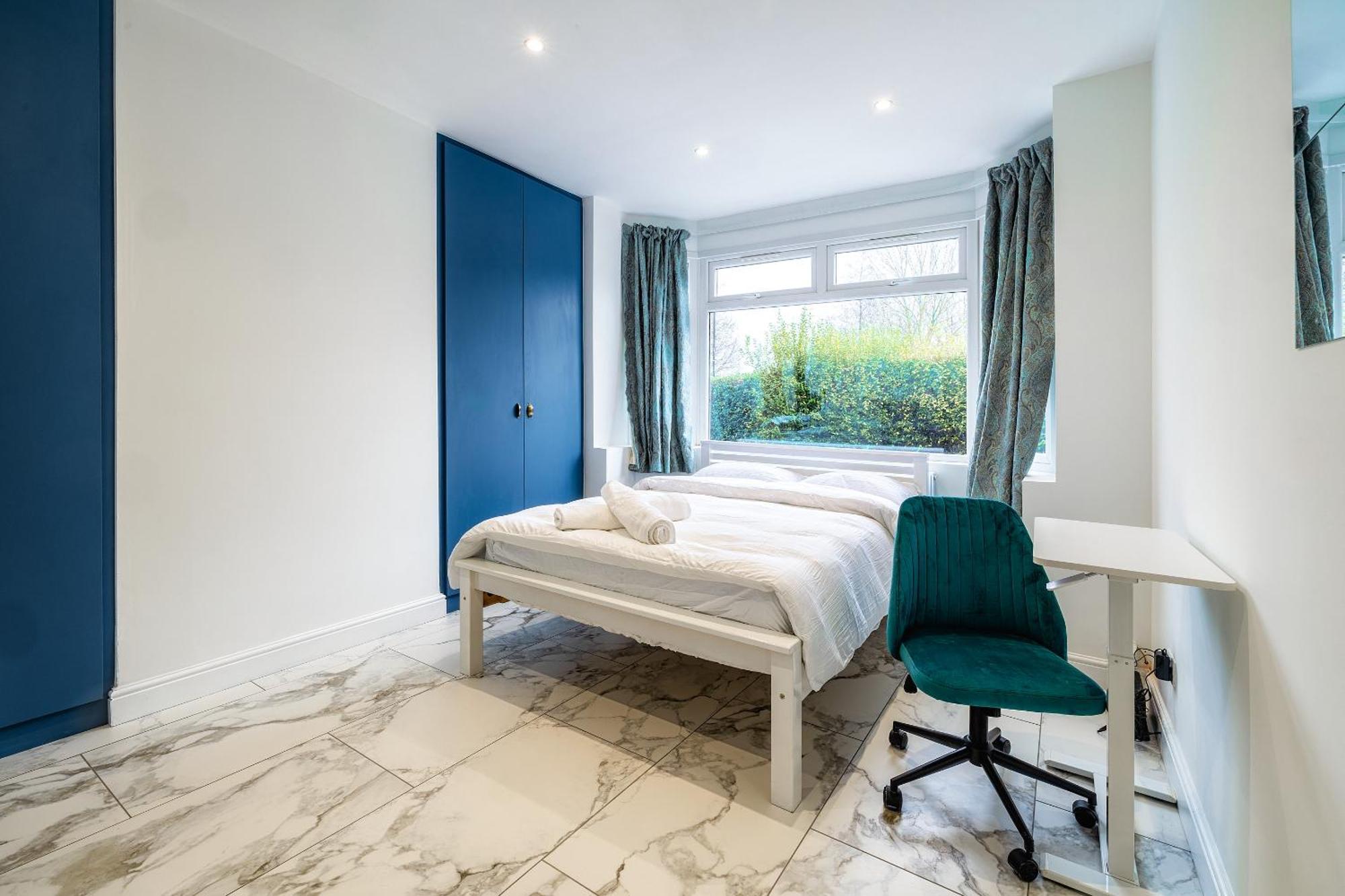 Appartement Luxurious 2 Bedroom Flat With Parking And Garden, 5 Mins Walk To Train Station And Bus Stop Opposite Londres