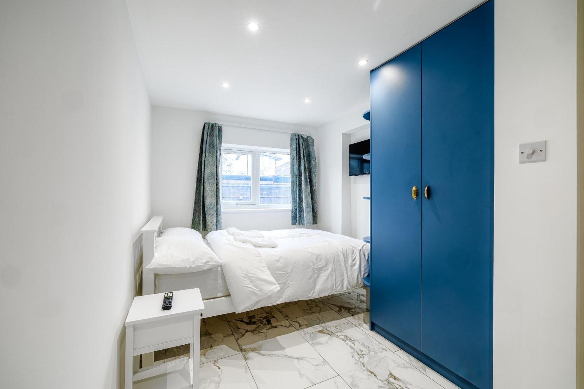 Appartement Luxurious 2 Bedroom Flat With Parking And Garden, 5 Mins Walk To Train Station And Bus Stop Opposite *