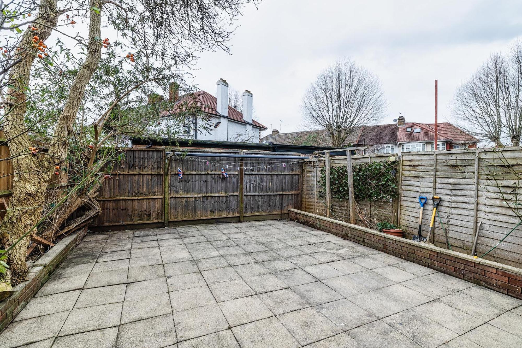 Appartement Luxurious 2 Bedroom Flat With Parking And Garden, 5 Mins Walk To Train Station And Bus Stop Opposite *