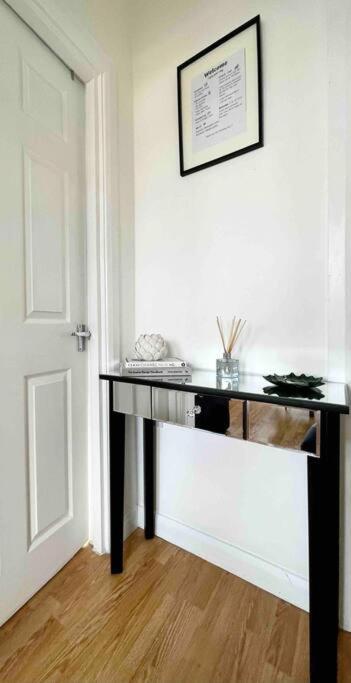 A Bright Two Double Bedroom Flat Appartement