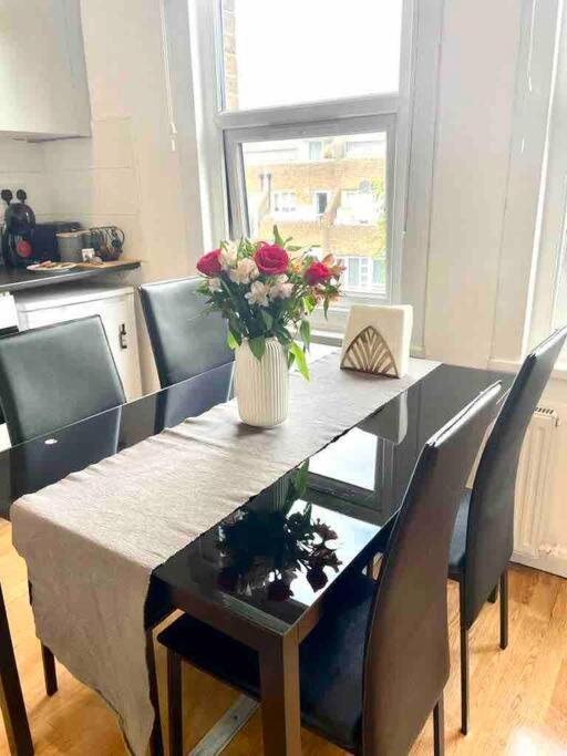 Appartement A Bright Two Double Bedroom Flat