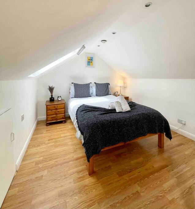 Appartement A Bright Two Double Bedroom Flat