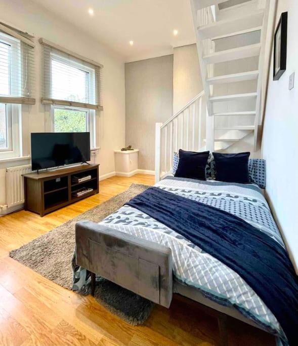 A Bright Two Double Bedroom Flat Appartement Londen