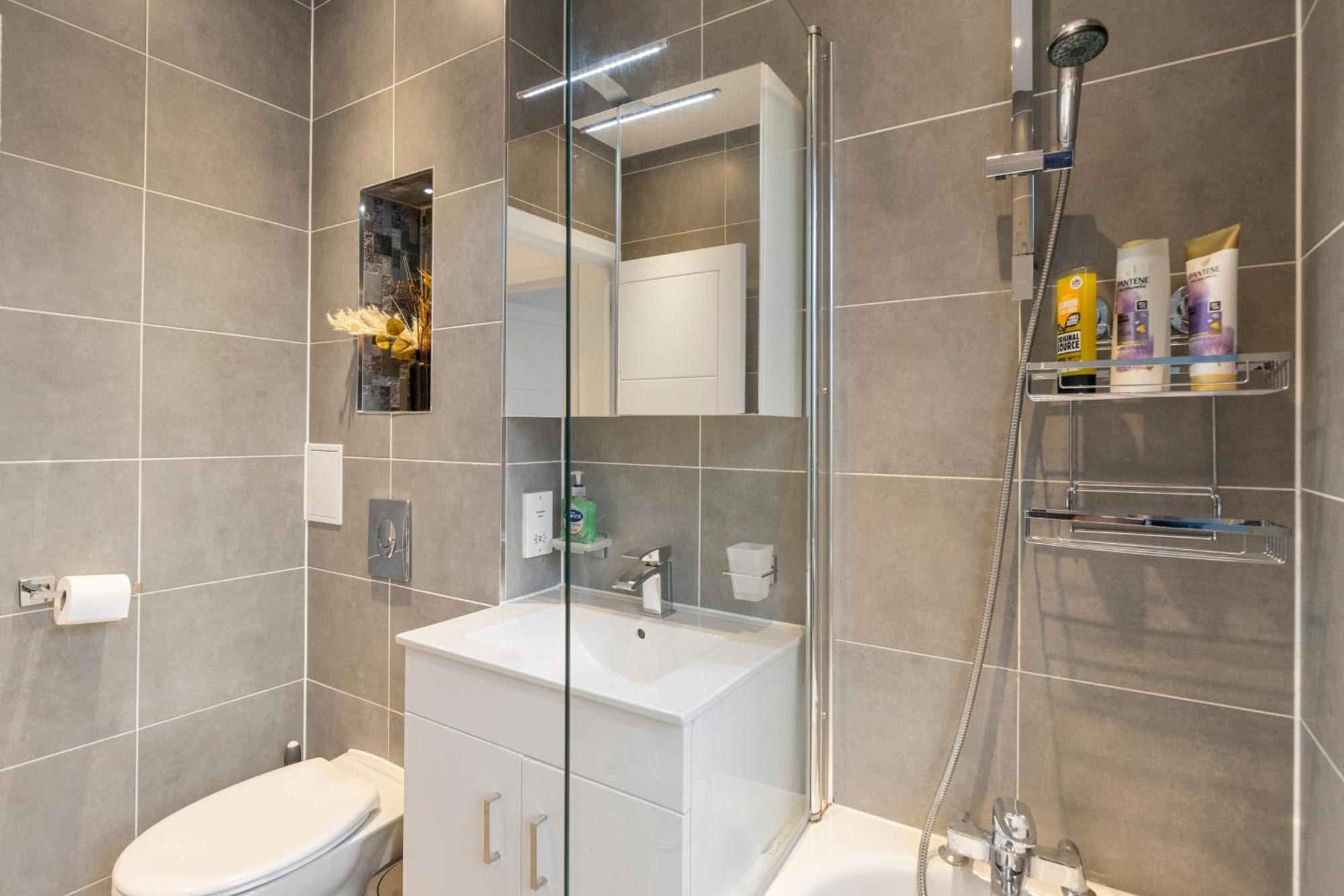 Cosy Retreat In The Heart Of Golders Londen