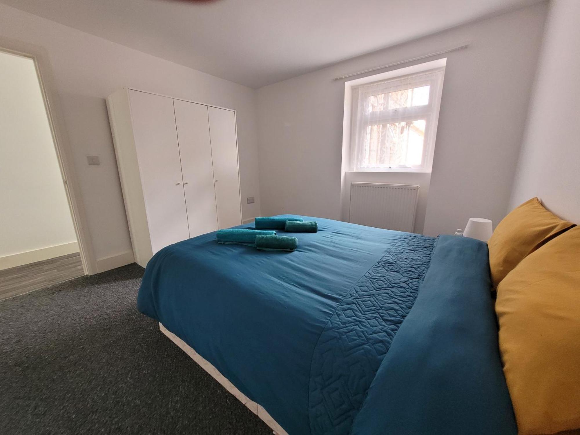 Casa de férias Lovely 2-bed Fully Refurbished House In