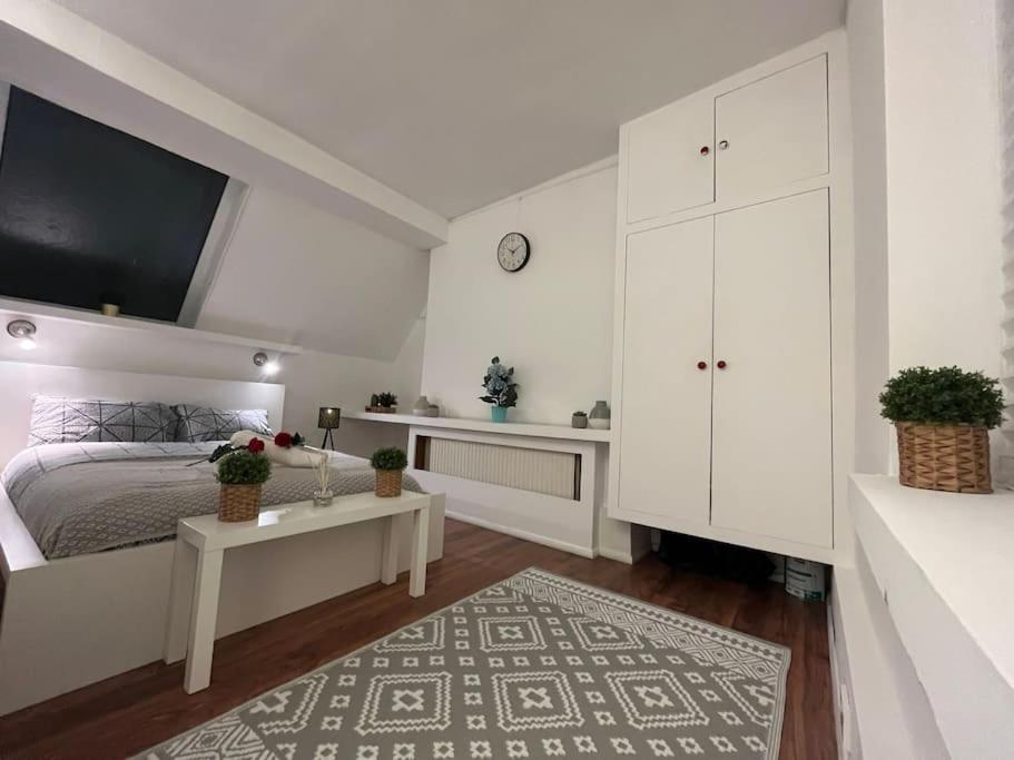 Modern Cosy Studio In Barbican - Green - F2