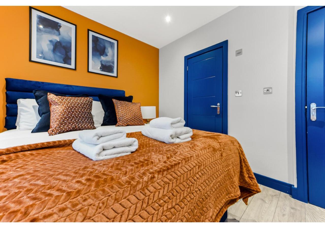 Apartment Palatial Style House Secs To Lovely River Walk London