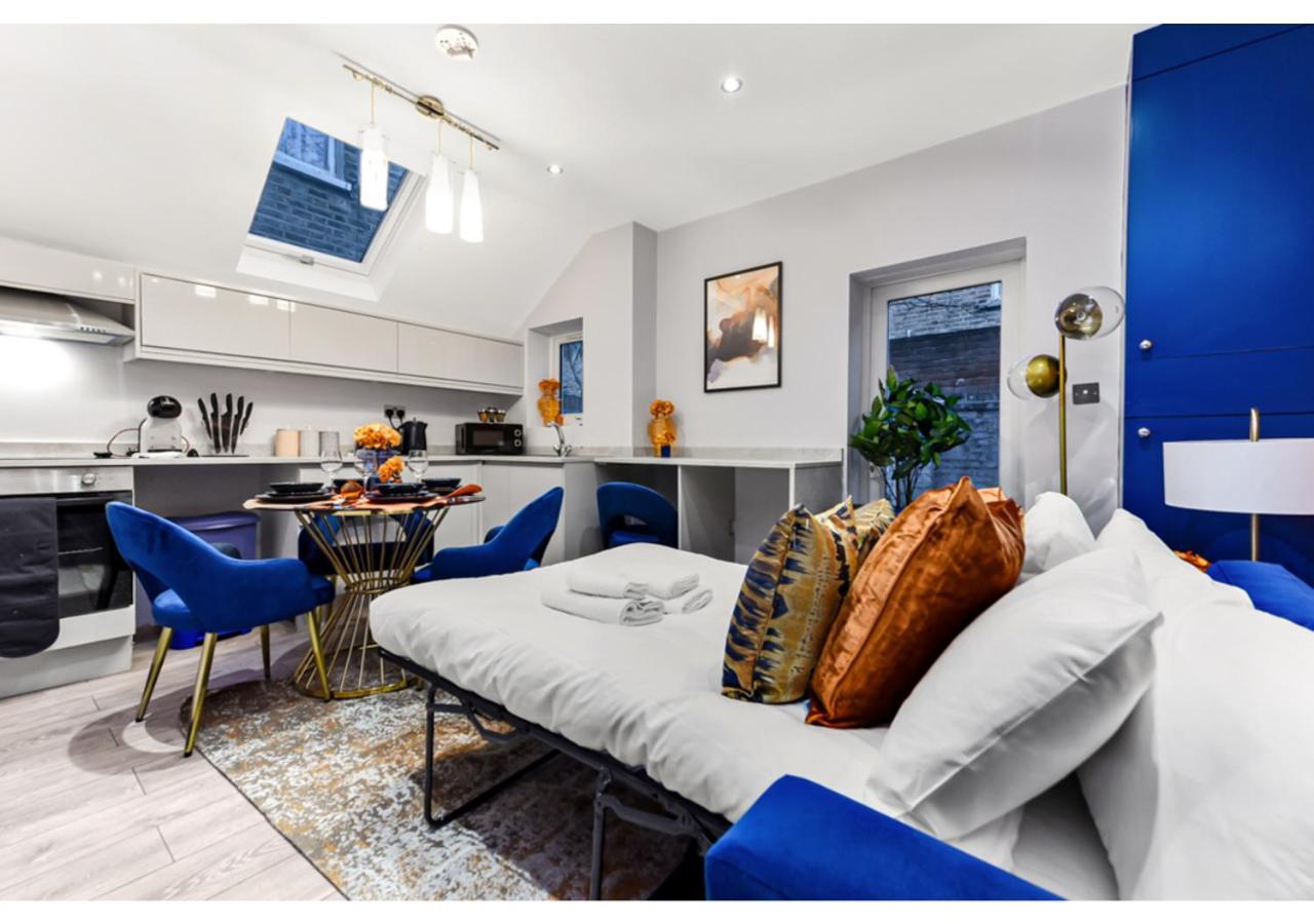 Palatial Style House Secs To Lovely River Walk London