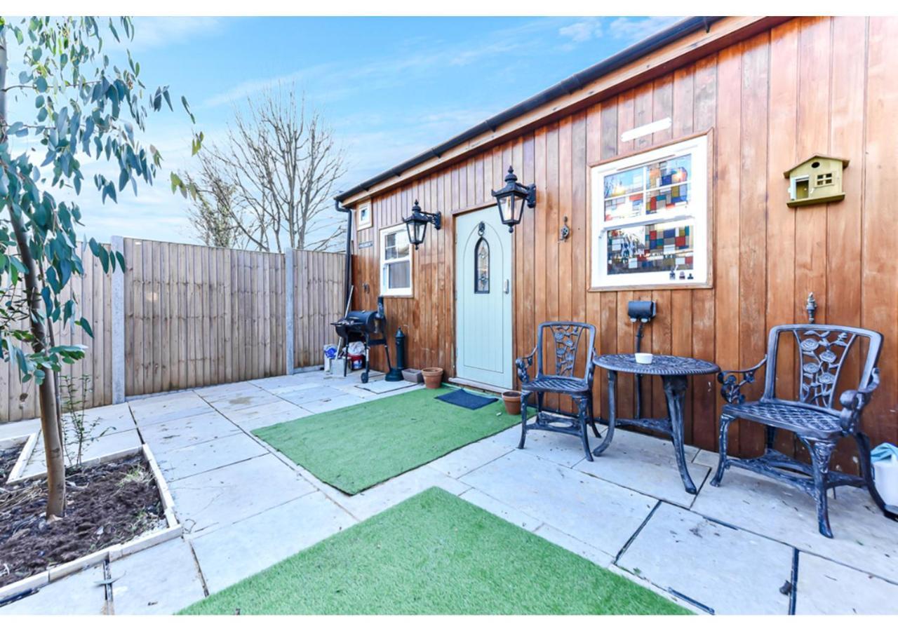 Charming Log Cabin With Hot Tub & Grill *