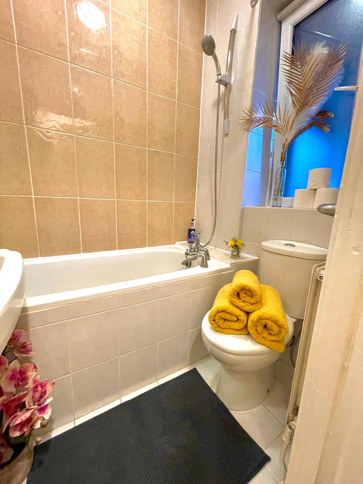 Appartement 2 Bed Flat Near To Bridge Londen