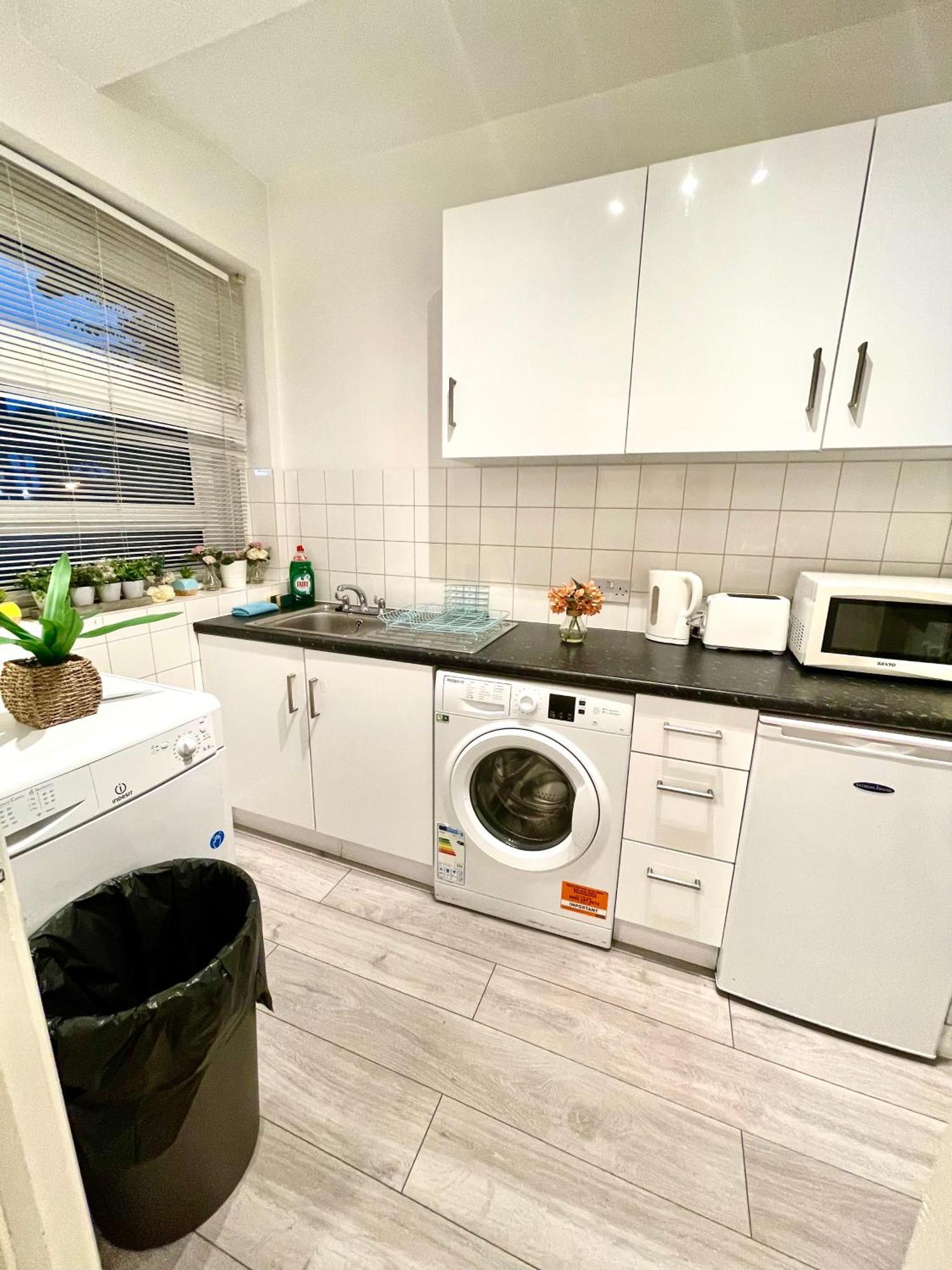 2 Bed Flat Near To Bridge Appartement