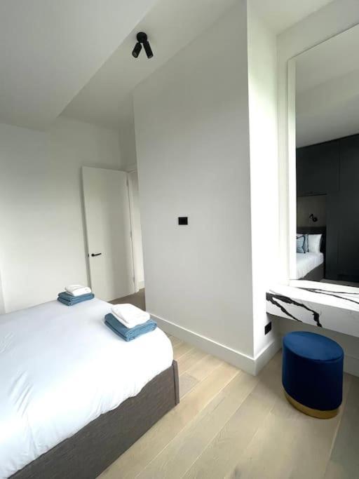 & Stylish 2 Bedroom * London