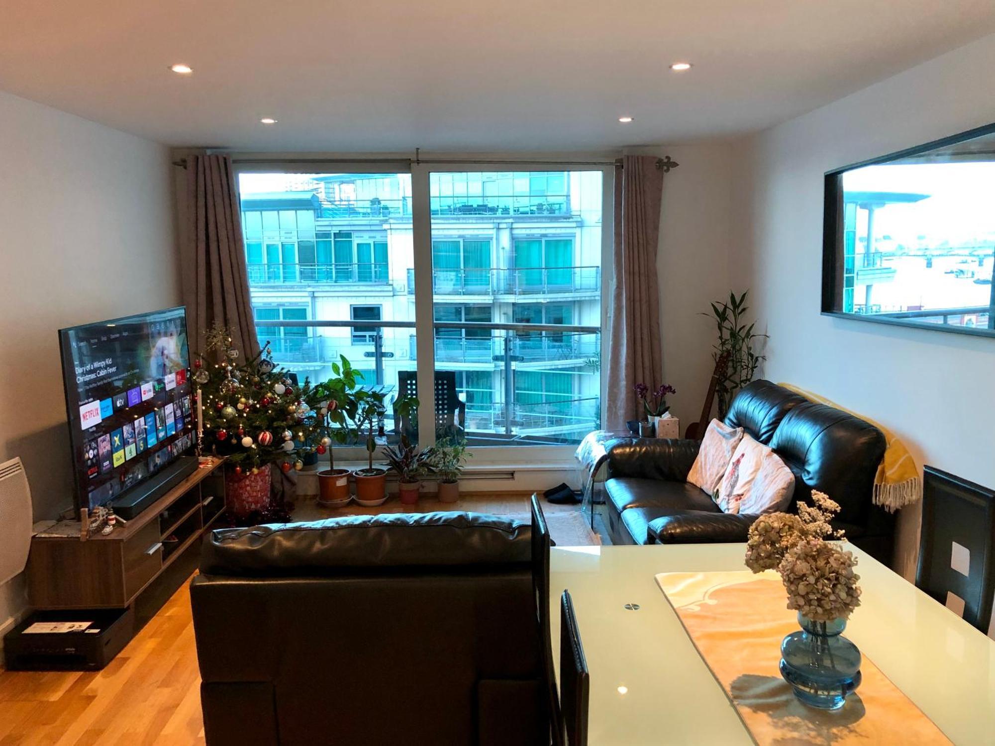 Cosy Private With Private Bathroom In A River View Flat Privatunterkunft London