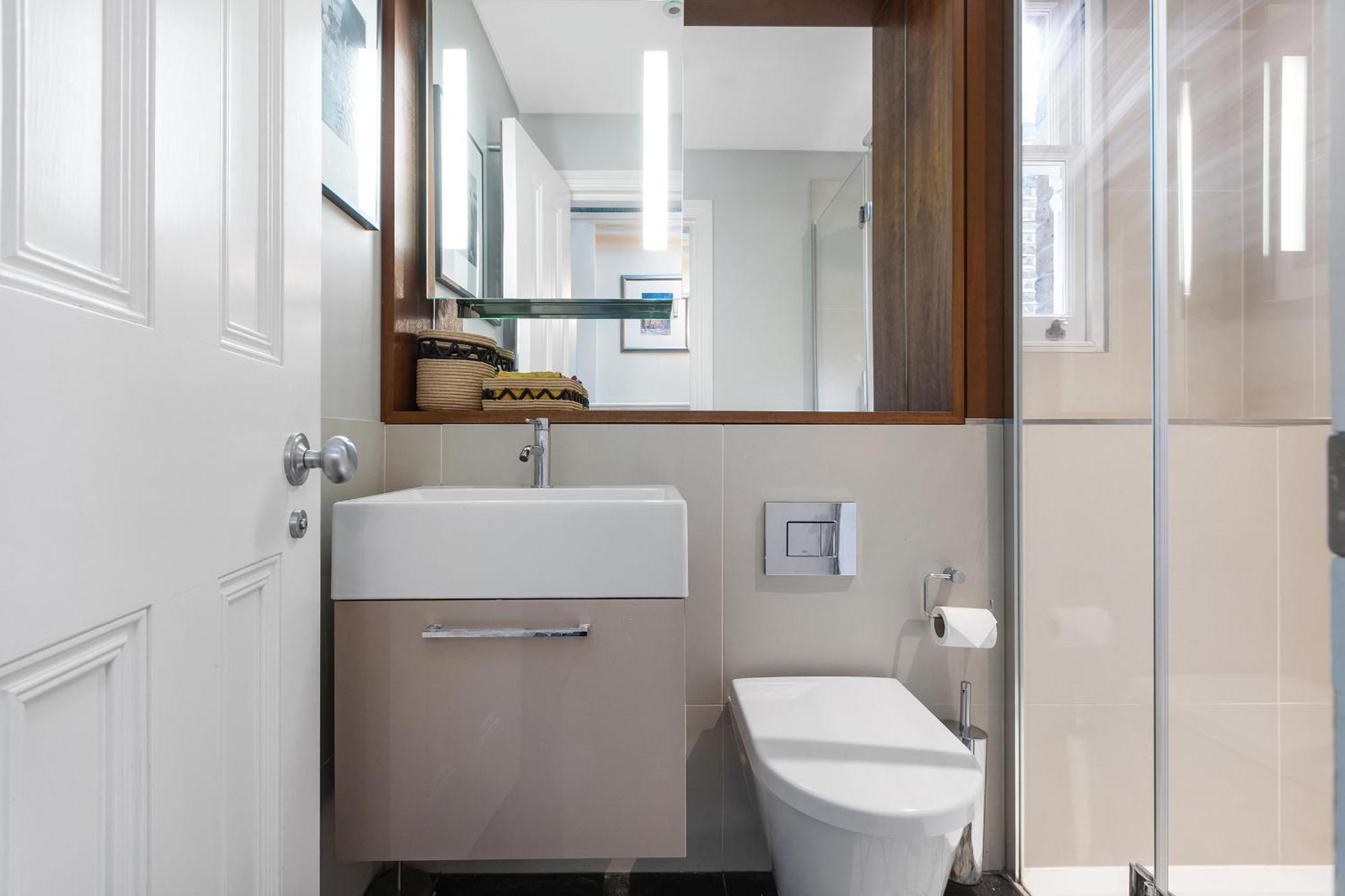 Luxurious In Kensington Apartment London
