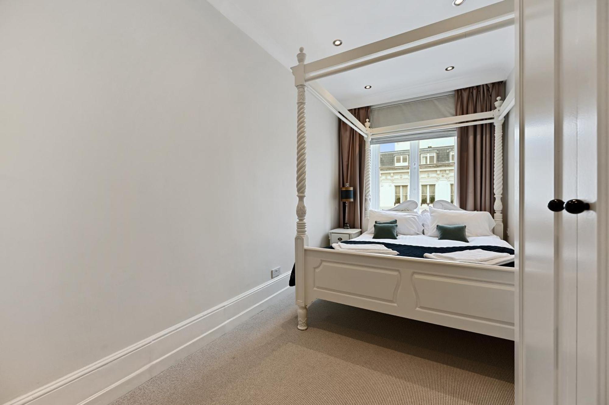 Beautiful 2 King Size Beds 2 Bath- Sleeps 5 In Earls Court Londres