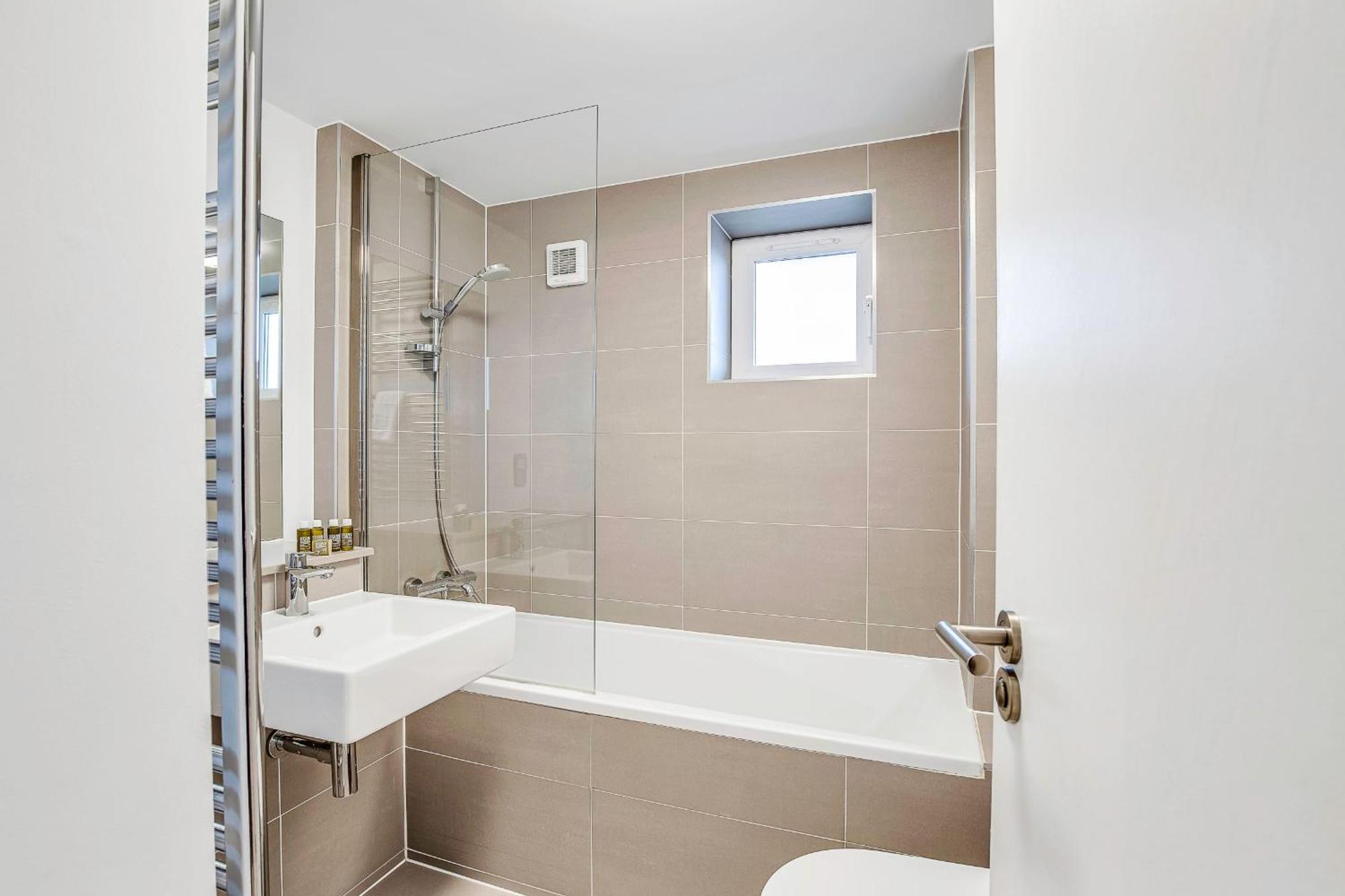 Bright And Spacious Belgravia * London