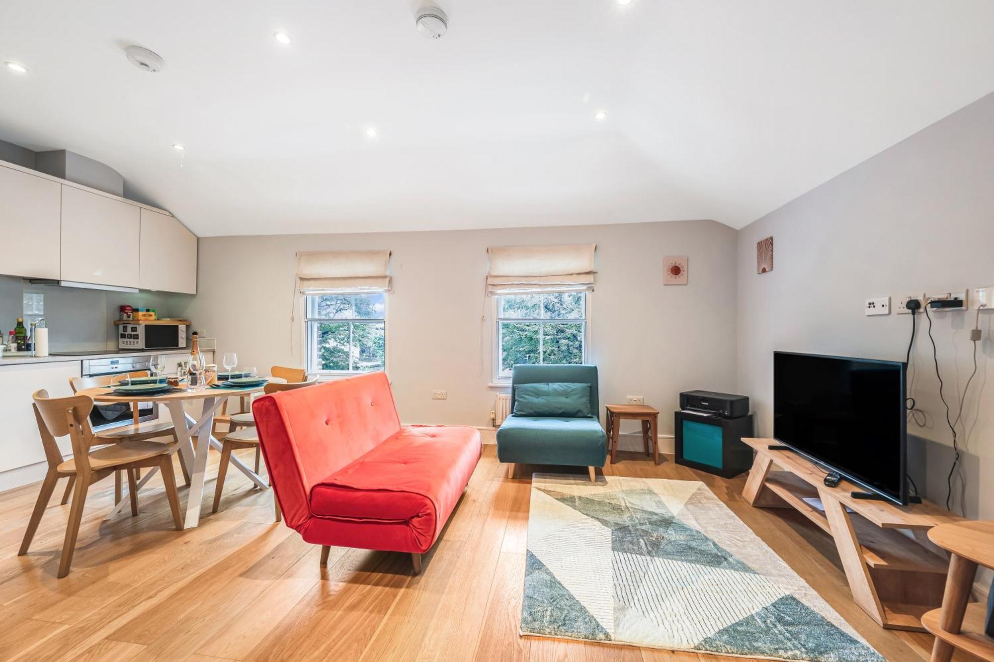 Pass The Keys Cosy Elegant Shepherds Bush Flat *