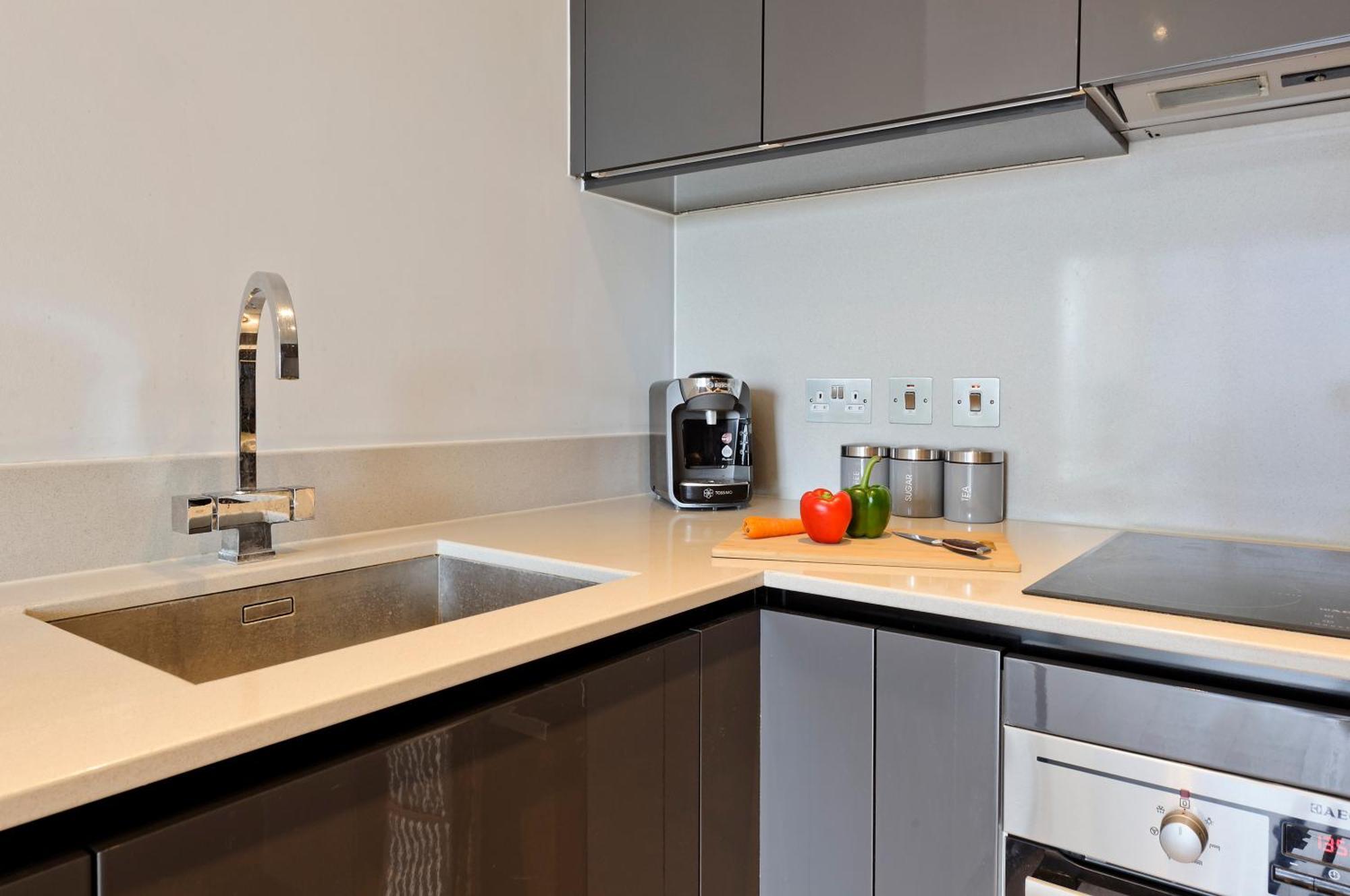 Spacious Flat Near South Bank By Underthedoormat Apartamento Londres