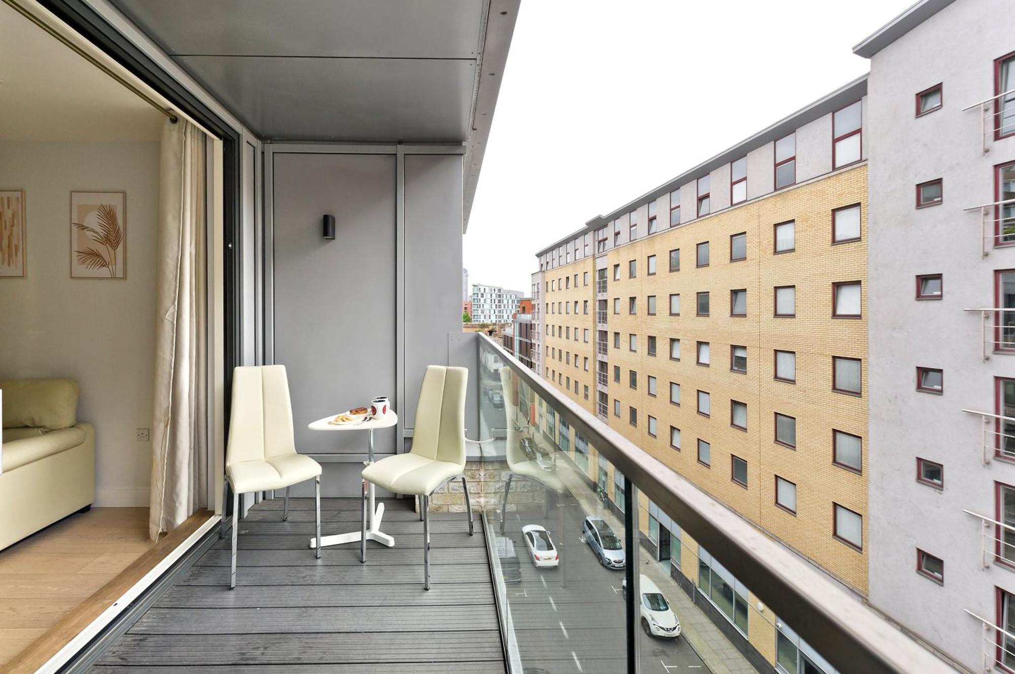 Spacious Flat Near South Bank By Underthedoormat Apartamento