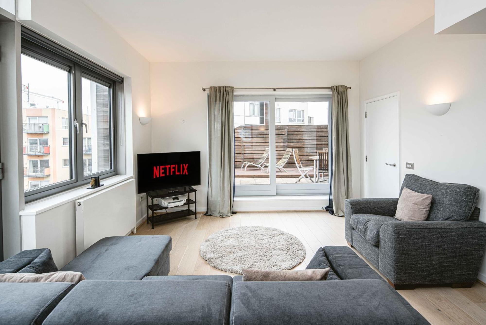 Beautiful Penthouse With Private Terrace In Greenwich Peninsula Apartamento *