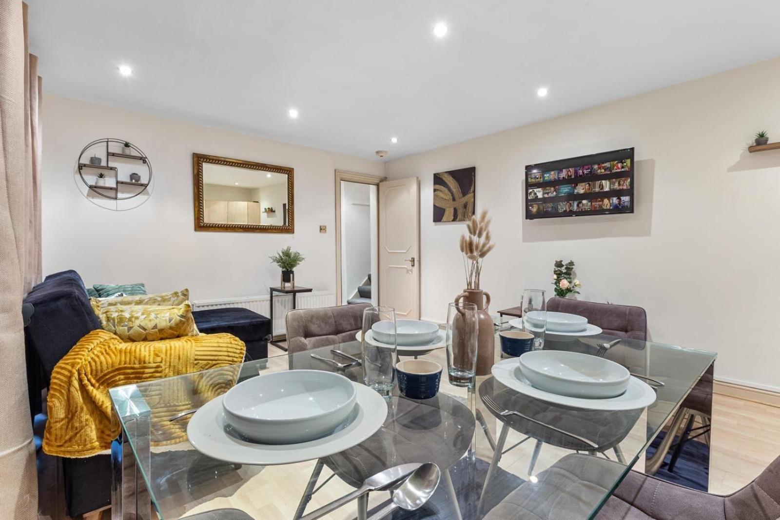 Appartement Deluxe - 1 Min Away From Camden Market And Station Londen