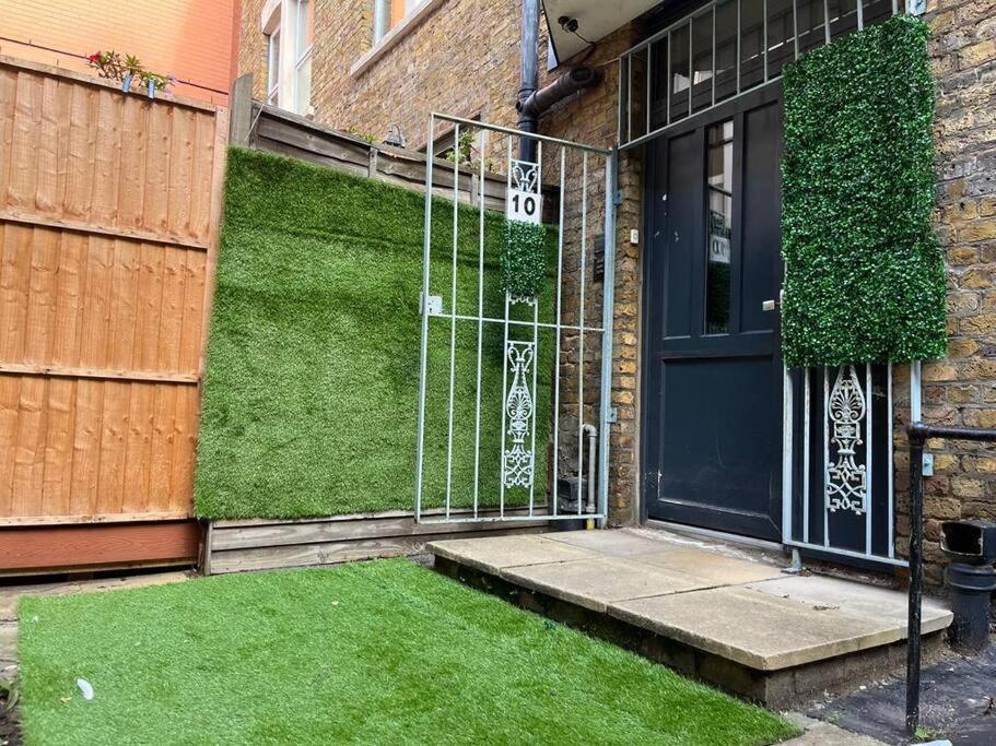Tree Studio Barbican F3 *