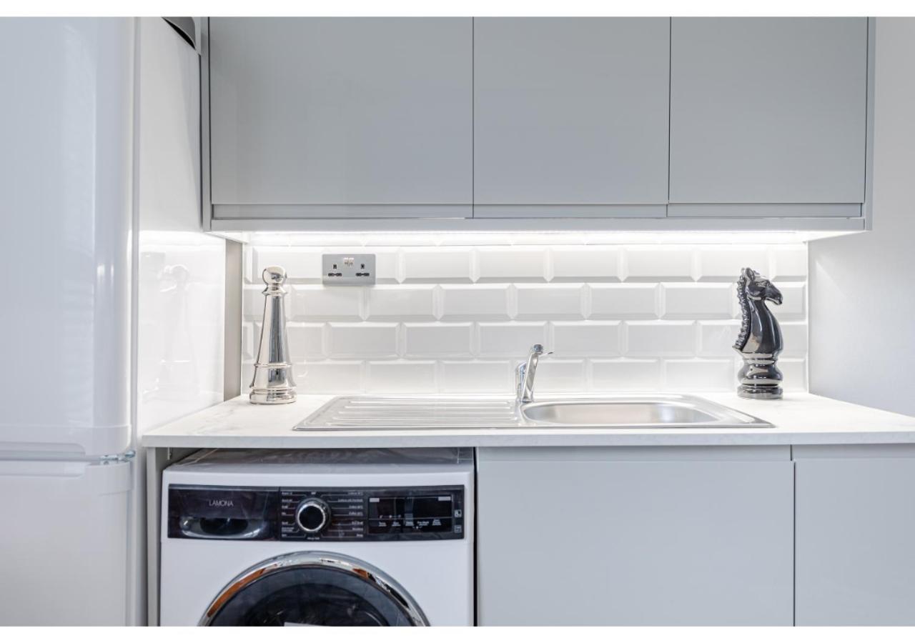 Cozy And Stylish 2 Bedroom Flat In Greater