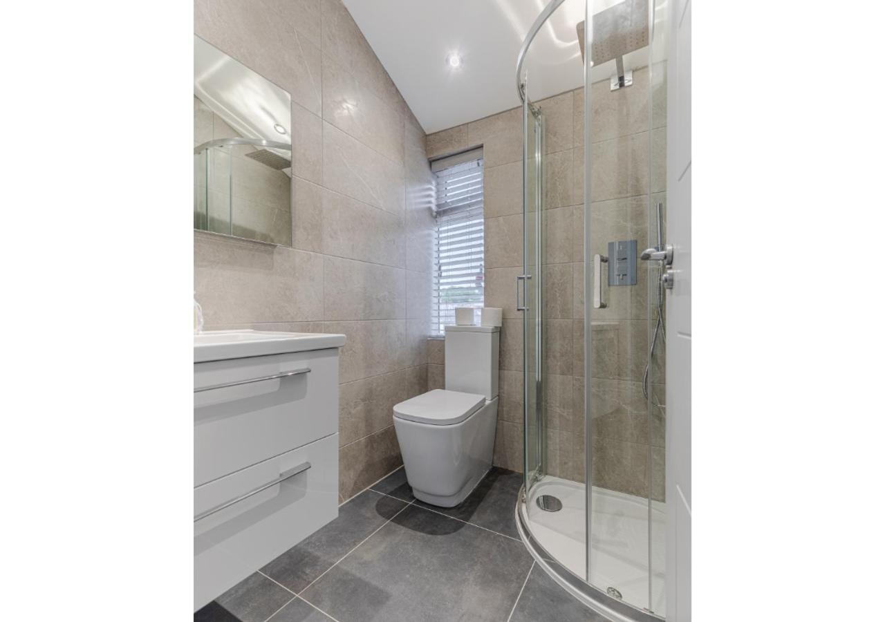 Cozy And Stylish 2 Bedroom Flat In Greater
