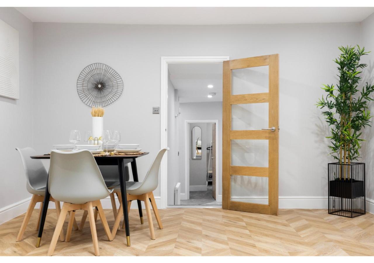 Conveniently Situated - Luxuriously Furnished! Appartement Londres