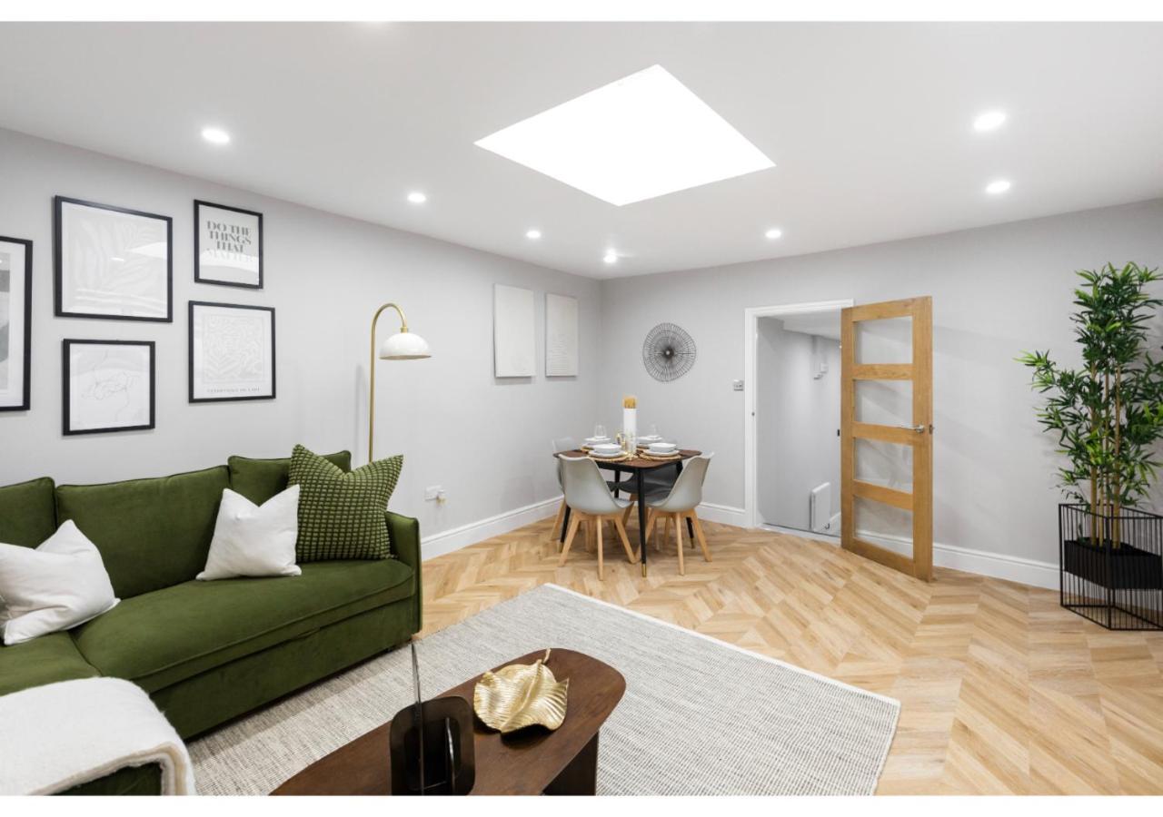 Appartement Conveniently Situated - Luxuriously Furnished! *