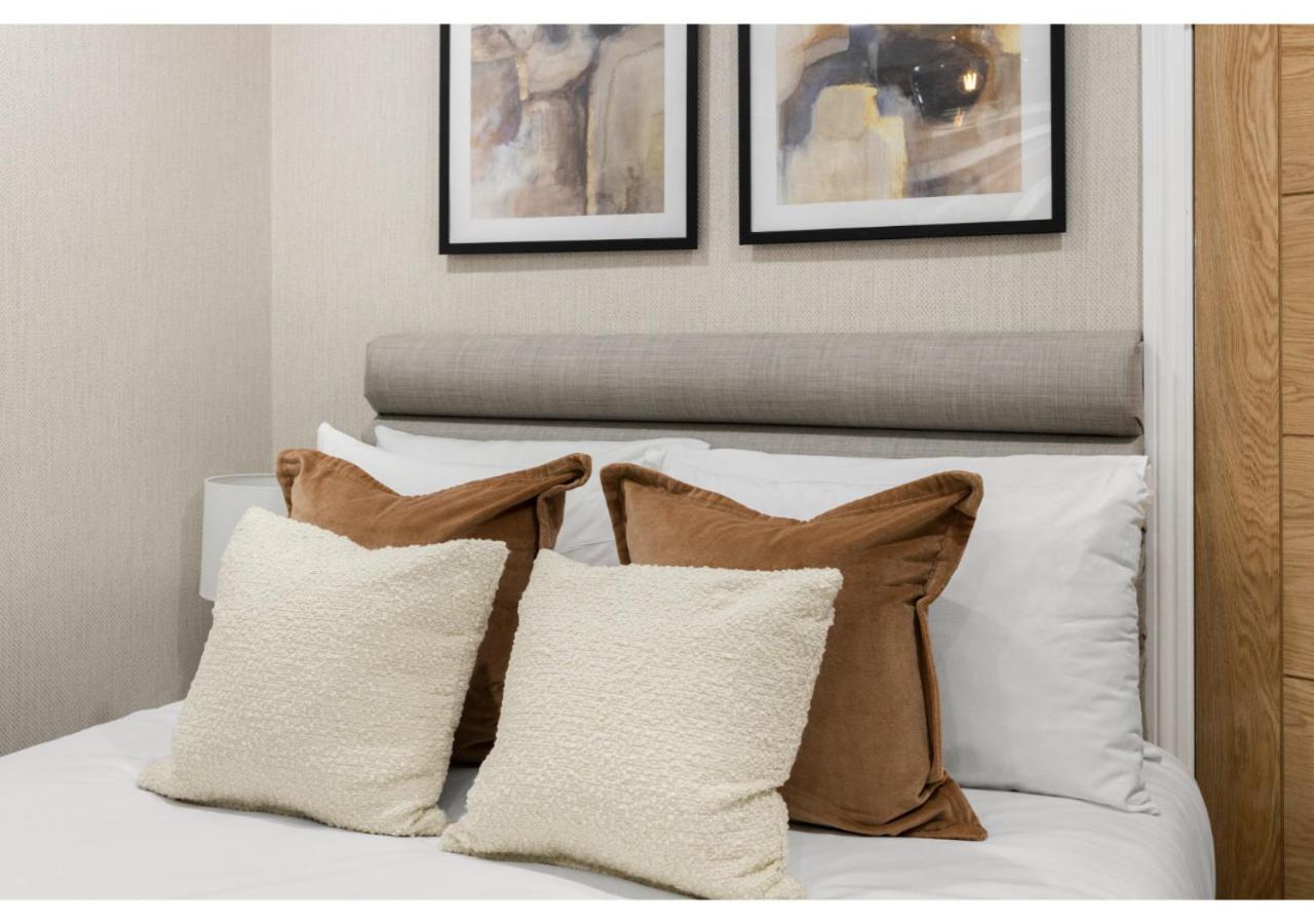 Appartement Conveniently Situated - Luxuriously Furnished! *