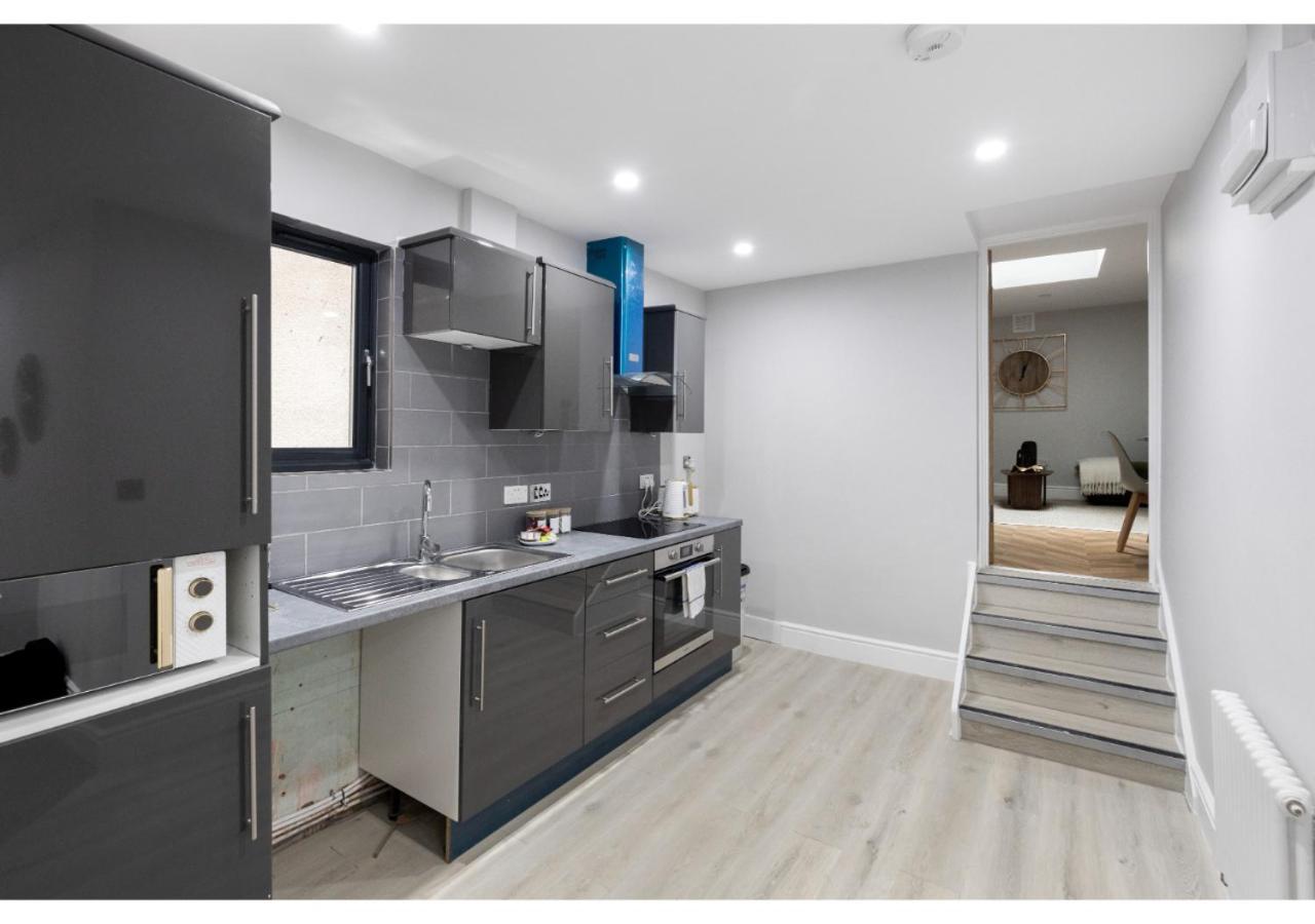 Conveniently Situated - Luxuriously Furnished! Appartement *