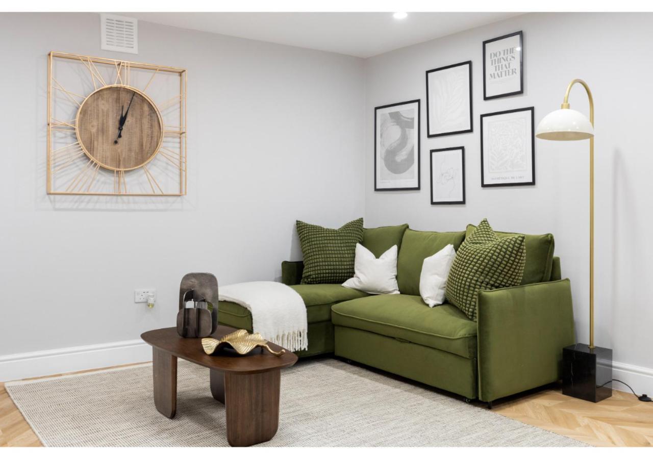 Appartement Conveniently Situated - Luxuriously Furnished!