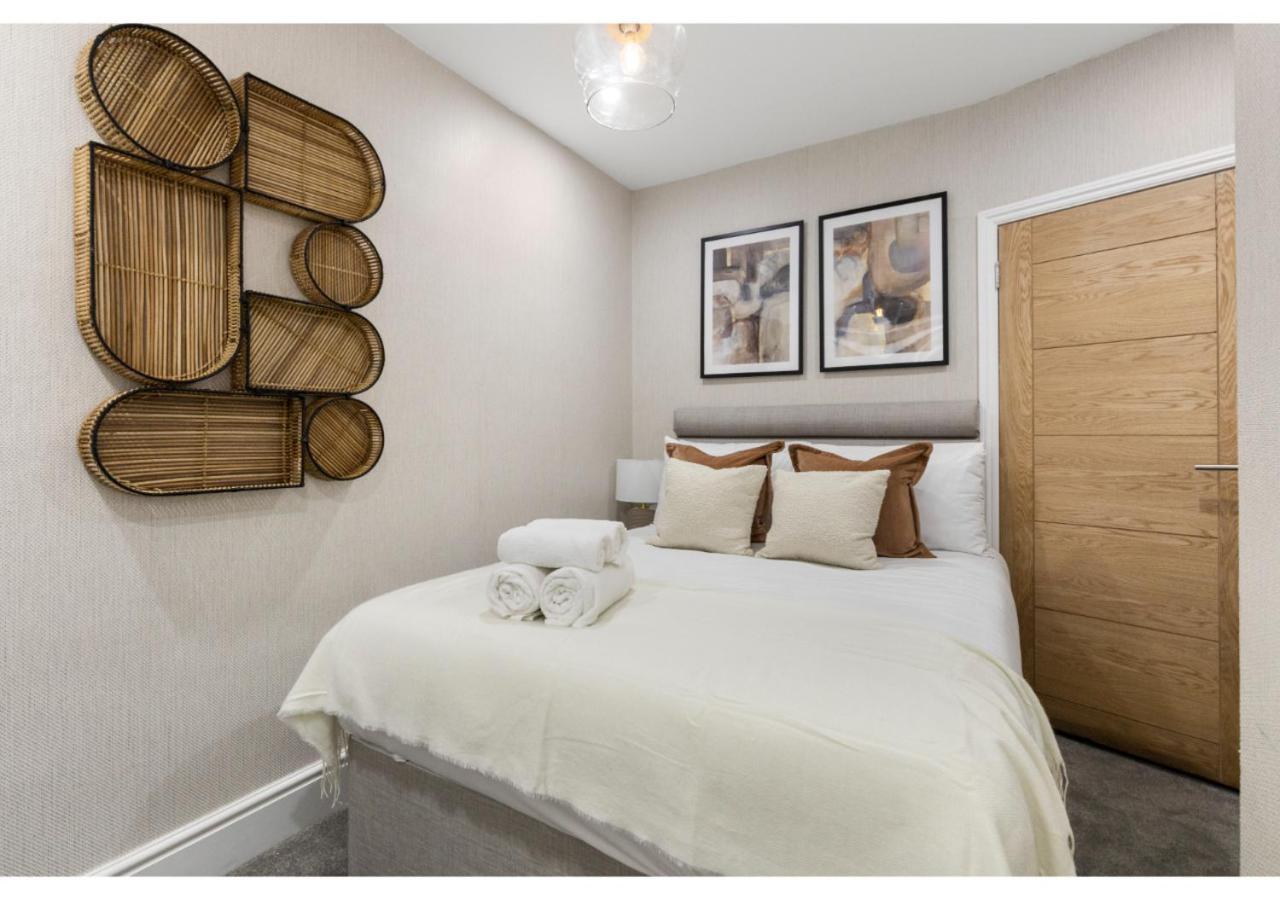 Appartement Conveniently Situated - Luxuriously Furnished!