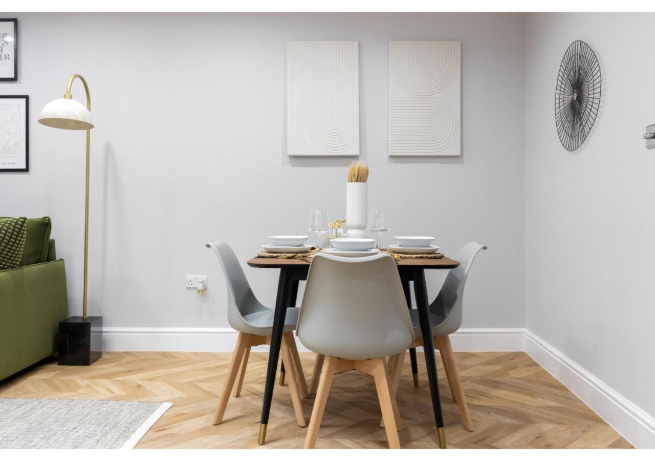 Conveniently Situated - Luxuriously Furnished! Appartement