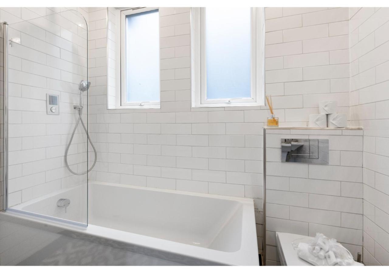 Appartement Conveniently Situated - Luxuriously Furnished! *