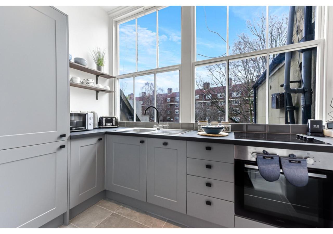 Upscale Urban Haven: Luxury Flat London