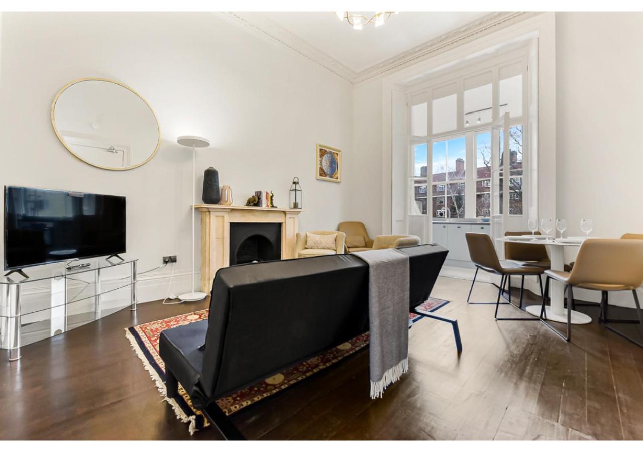 Apartment Upscale Urban Haven: Luxury Flat