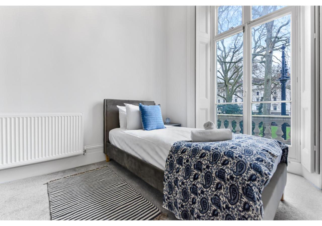 Upscale Urban Haven: Luxury Flat