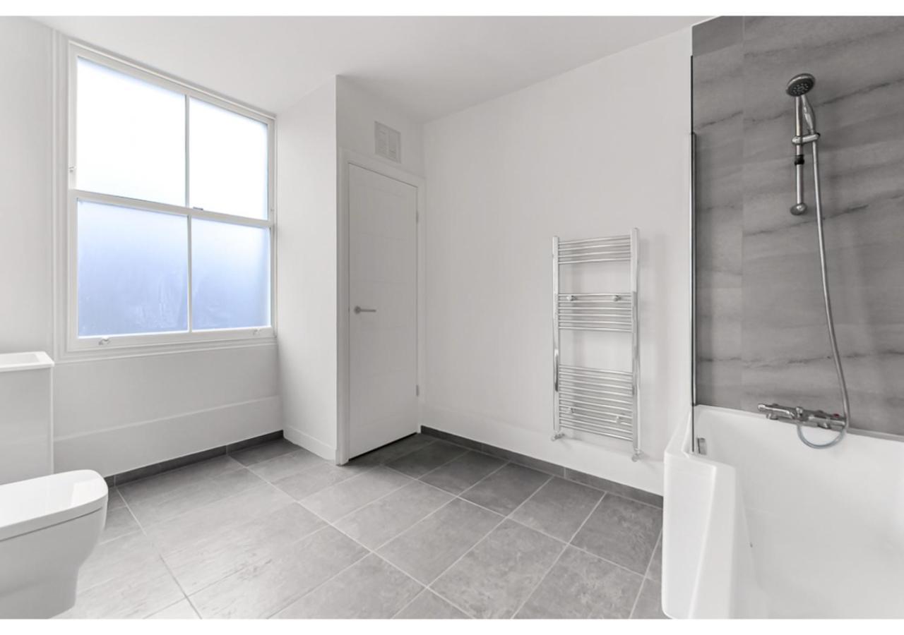 Upscale Urban Haven: Luxury Flat
