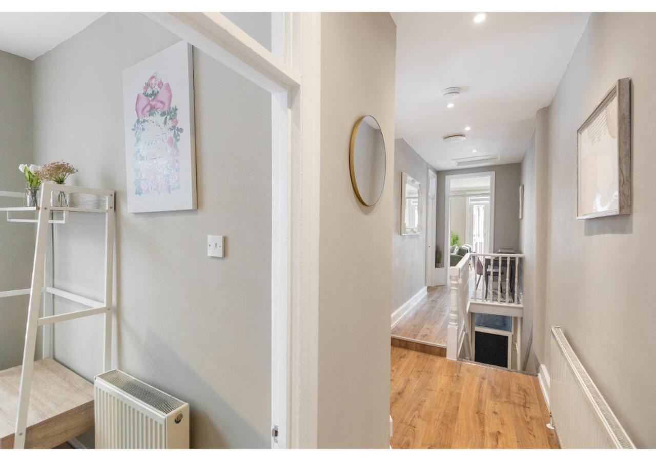 Chic & Radiant Retreat In Harringay Ladder Londres