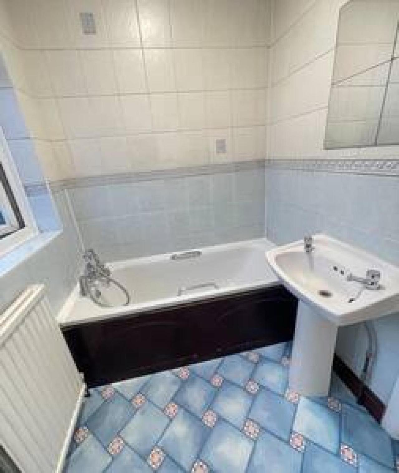 Twin Tranquility- In Leyton * Londres